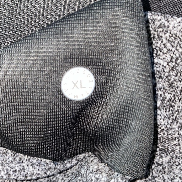 T.H.E Lululemon Men’s Athletic Shorts 9” - Picture 4 of 4